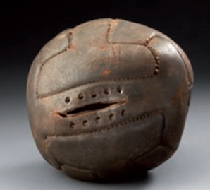 Ballon officiel et original en cuir de la Coupe du monde - Uruguay 1930 Lot 393