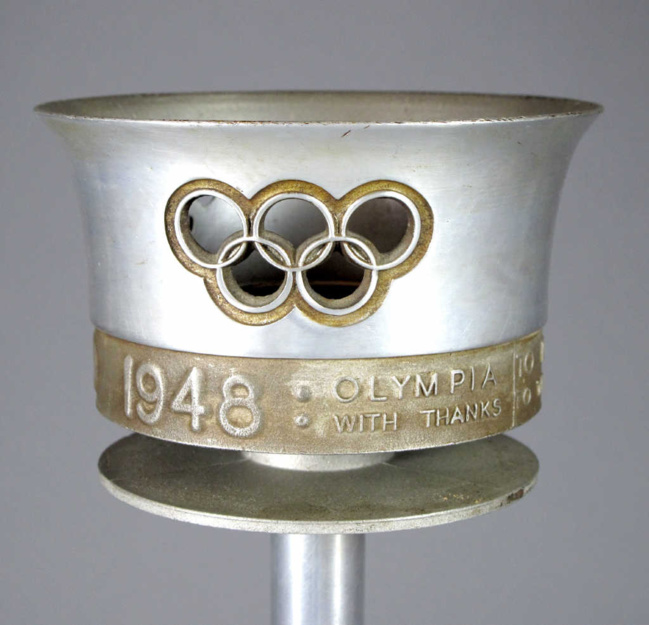 90 Torche officielle des Jeux Olympiques d'été de Londres en 1948 Vendu 3000 euros 90 Torche officielle des Jeux Olympiques d'été de Londres en 1948 Vendu 3000 euros